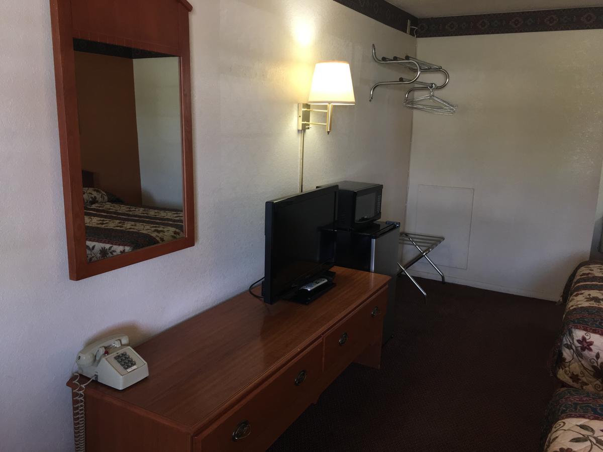 Finn's Motel Saint James Buitenkant foto